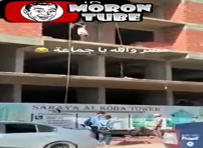 Video :An extremely quick elevator is used by a construction worker!